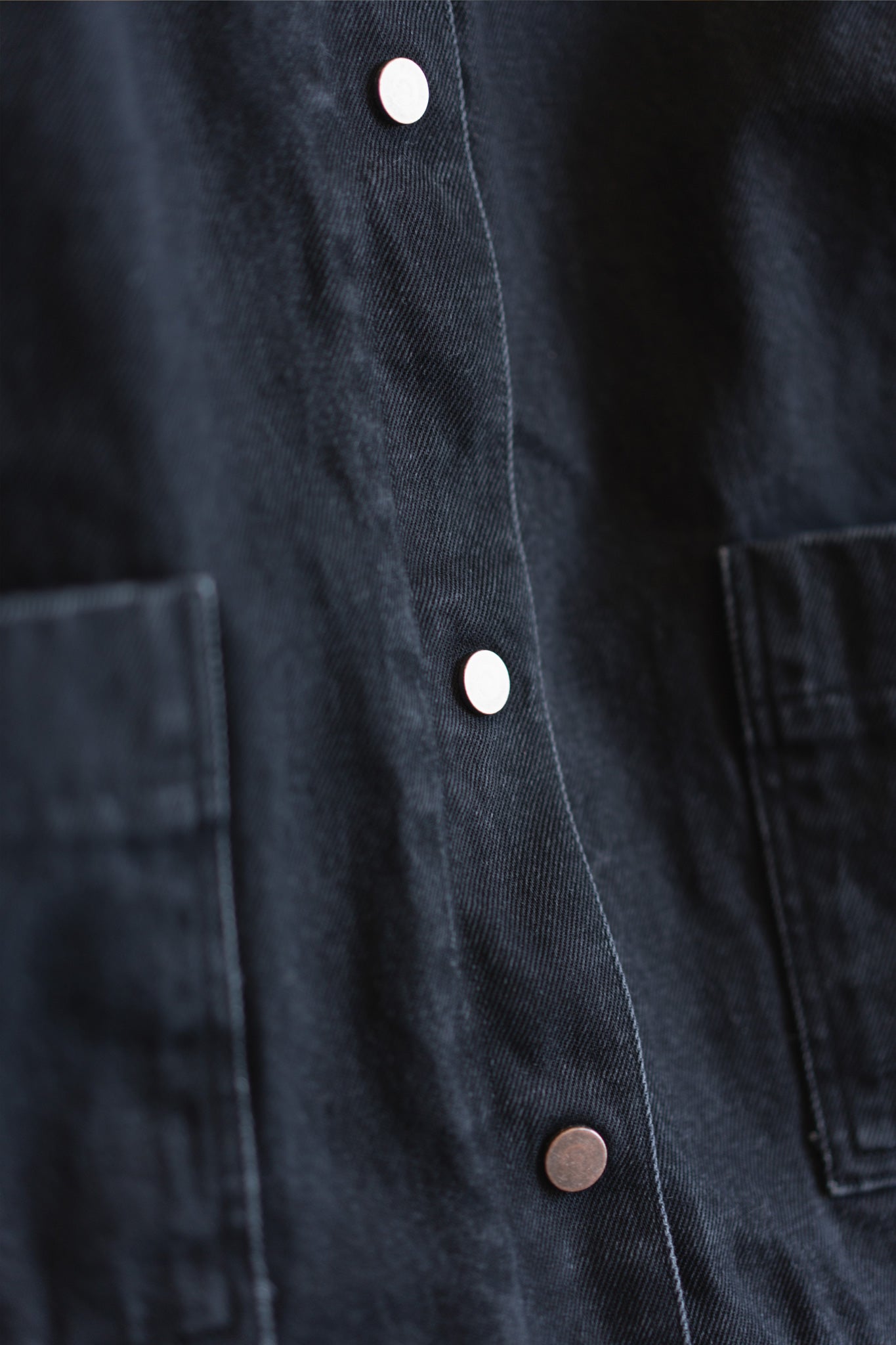 Wendeweste Iris – Schwarze Jeans + Karomuster