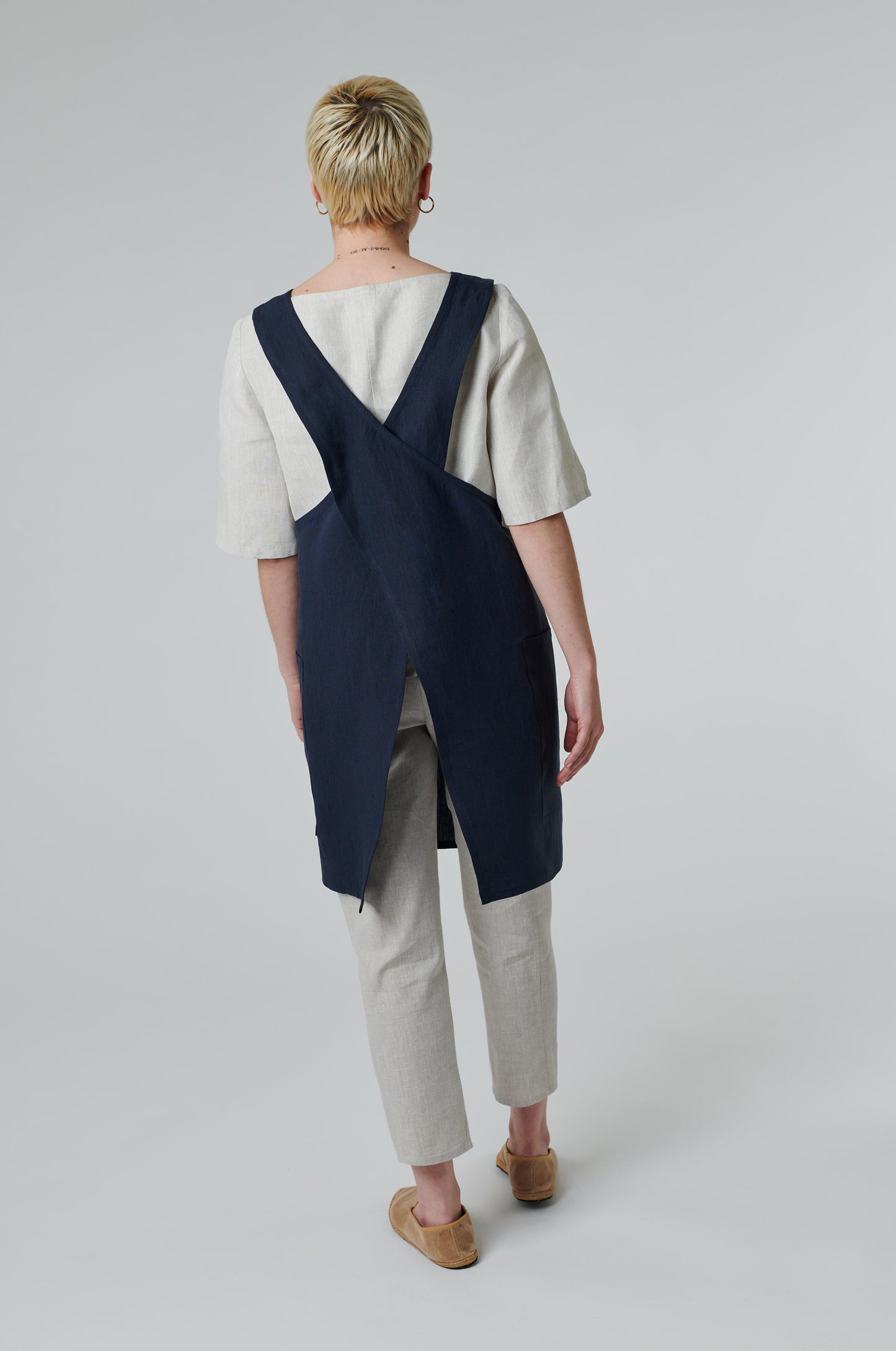 KIT Schürze Rundhals: Papierschnittmuster + Stoff