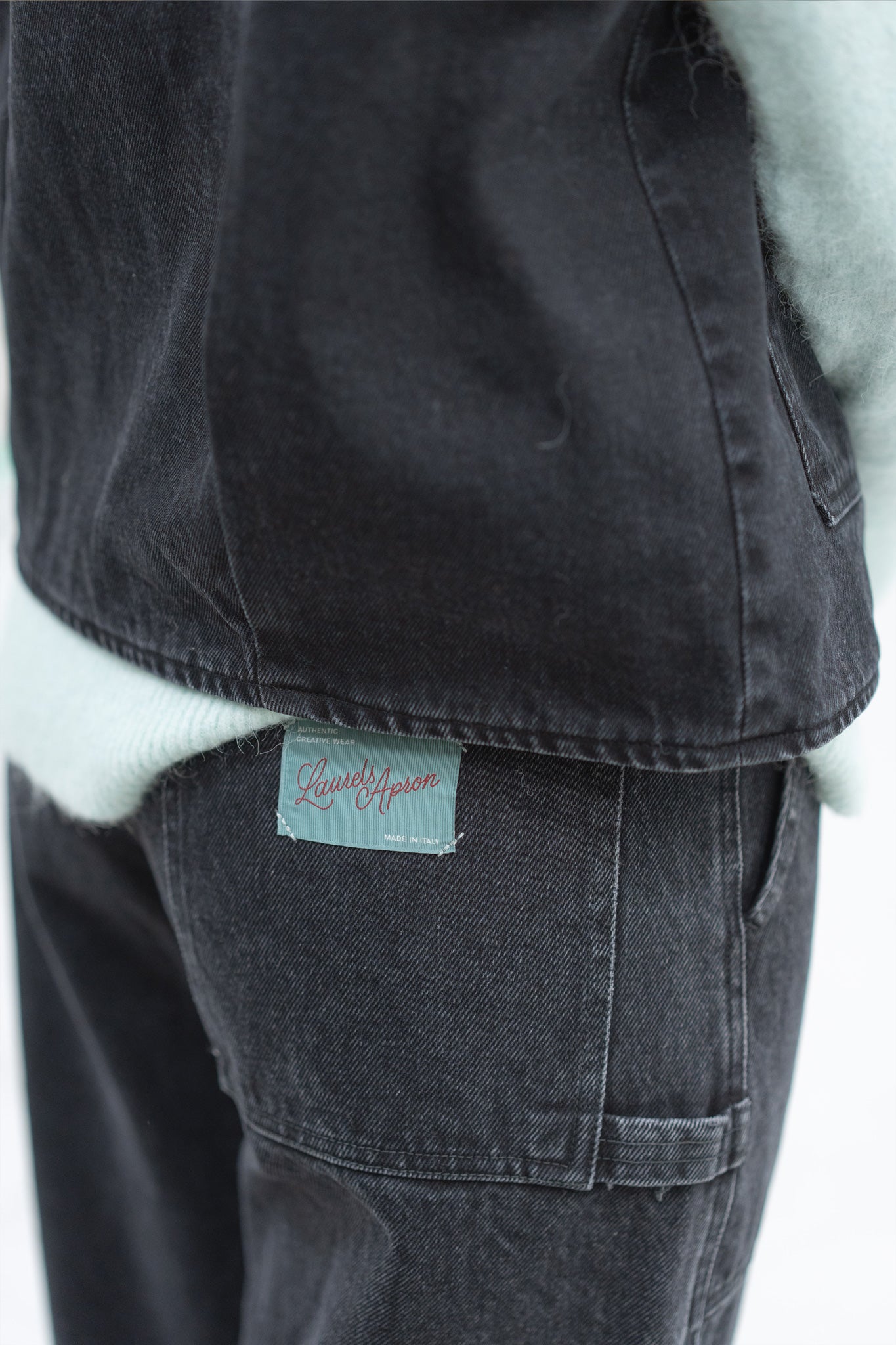 Wendeweste Iris – Schwarze Jeans + Karomuster