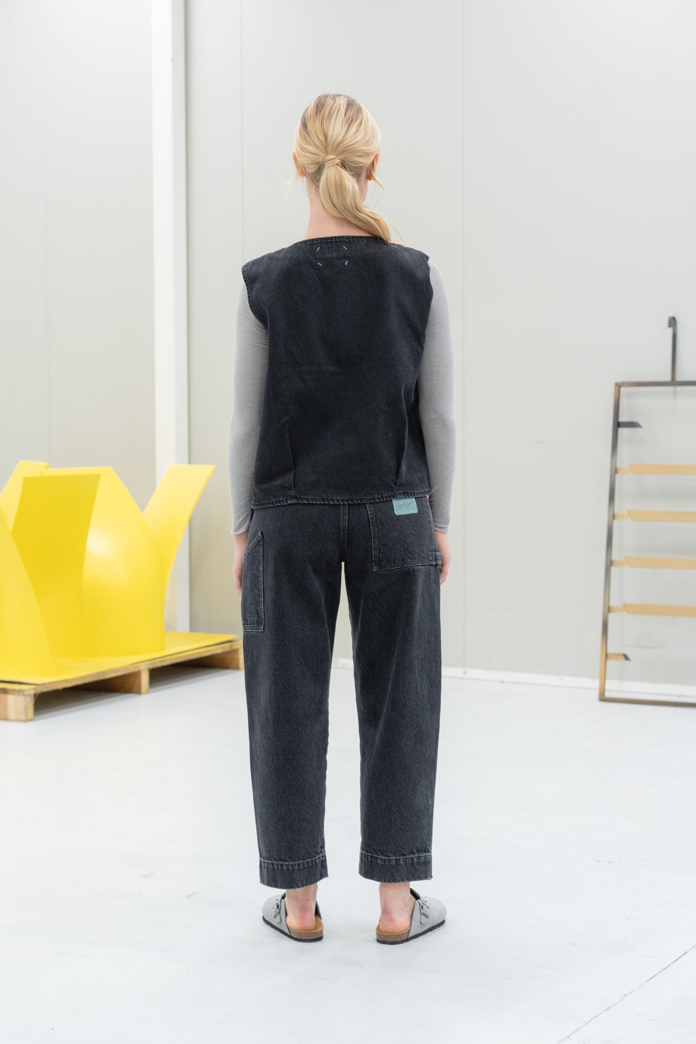 Wendeweste Iris – Schwarze Jeans + Karomuster
