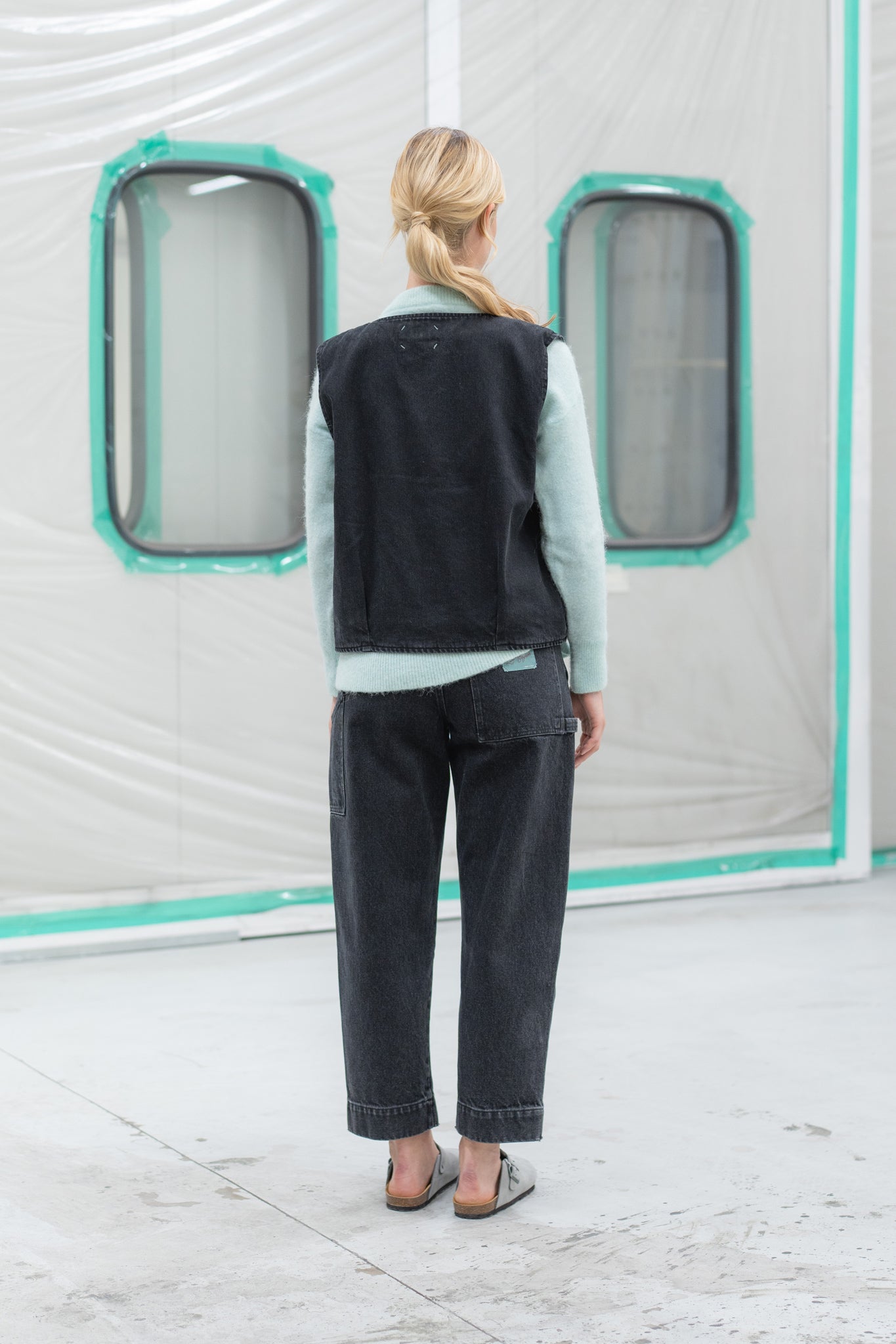 Wendeweste Iris – Schwarze Jeans + Karomuster