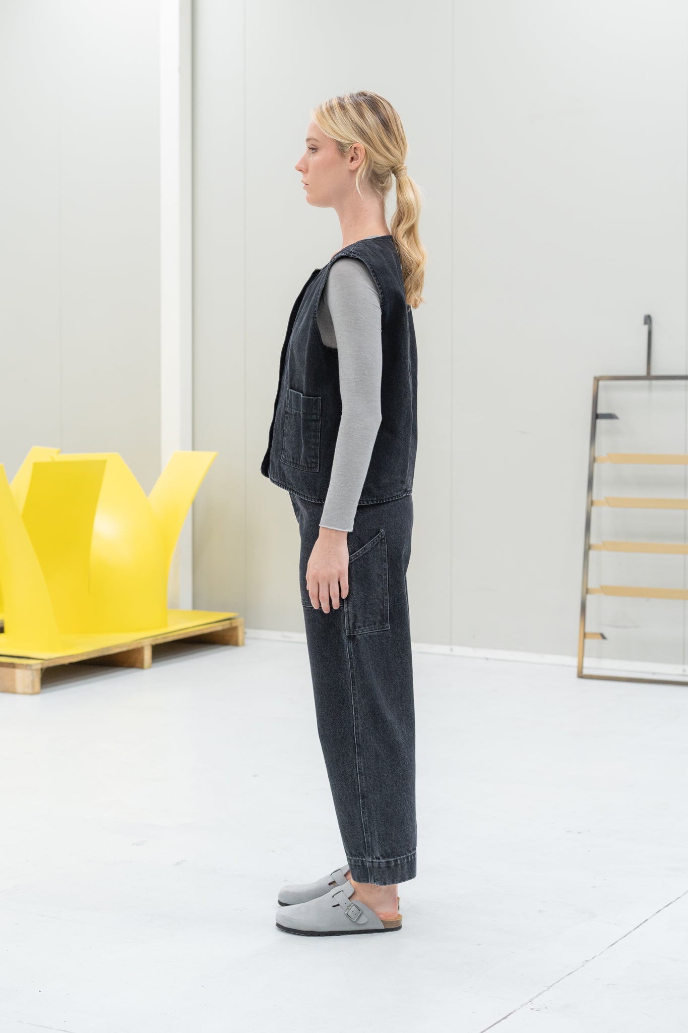 Wendeweste Iris – Schwarze Jeans + Karomuster