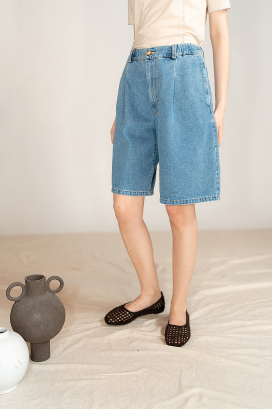 Bermuda Sole con elastico in vita e pinces - denim blu washed