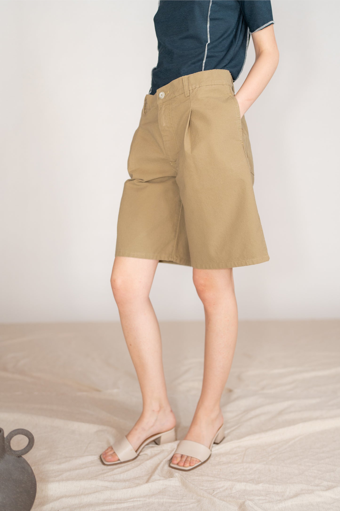 Bermuda Sole con elastico in vita e pinces - verde Oliva