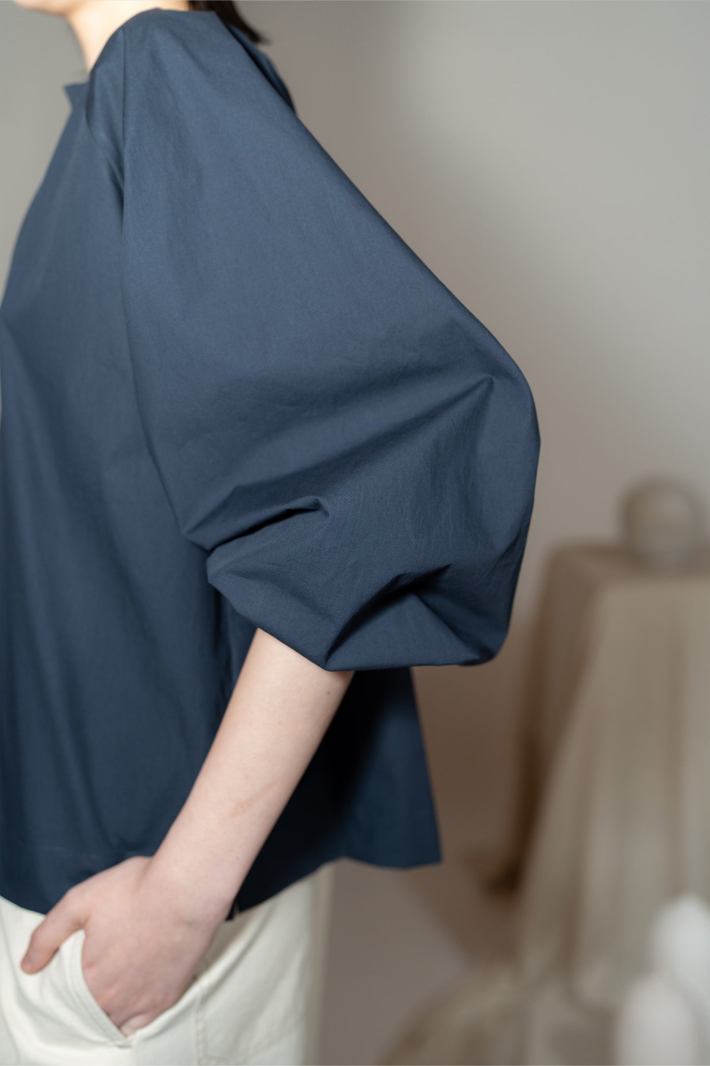 Blusa Paloma con maniche arricciate in cotone biologico - Blu navy