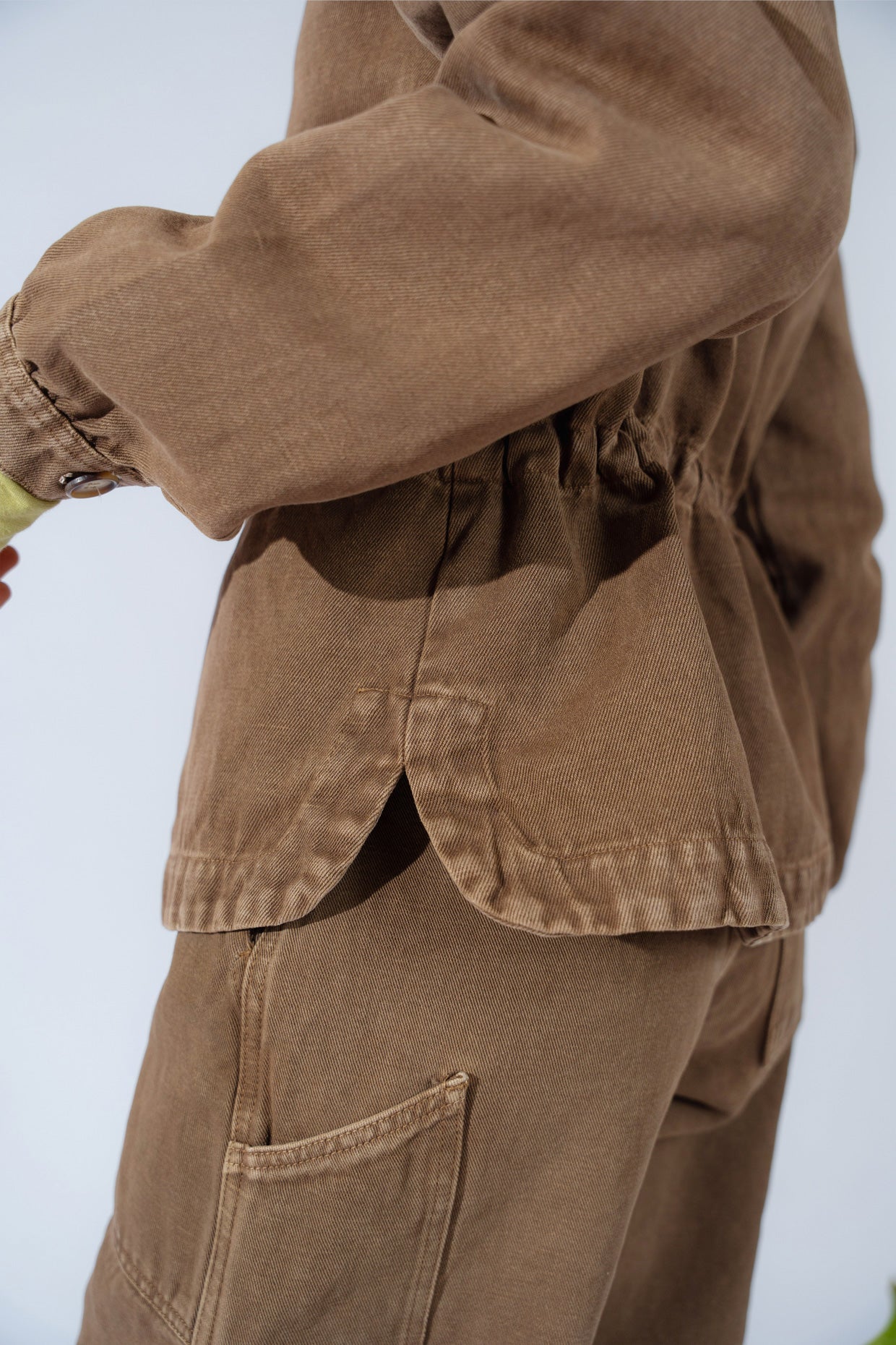 Overshirt Eva mit Kordelzug aus Hanf-Denim – Old Brown