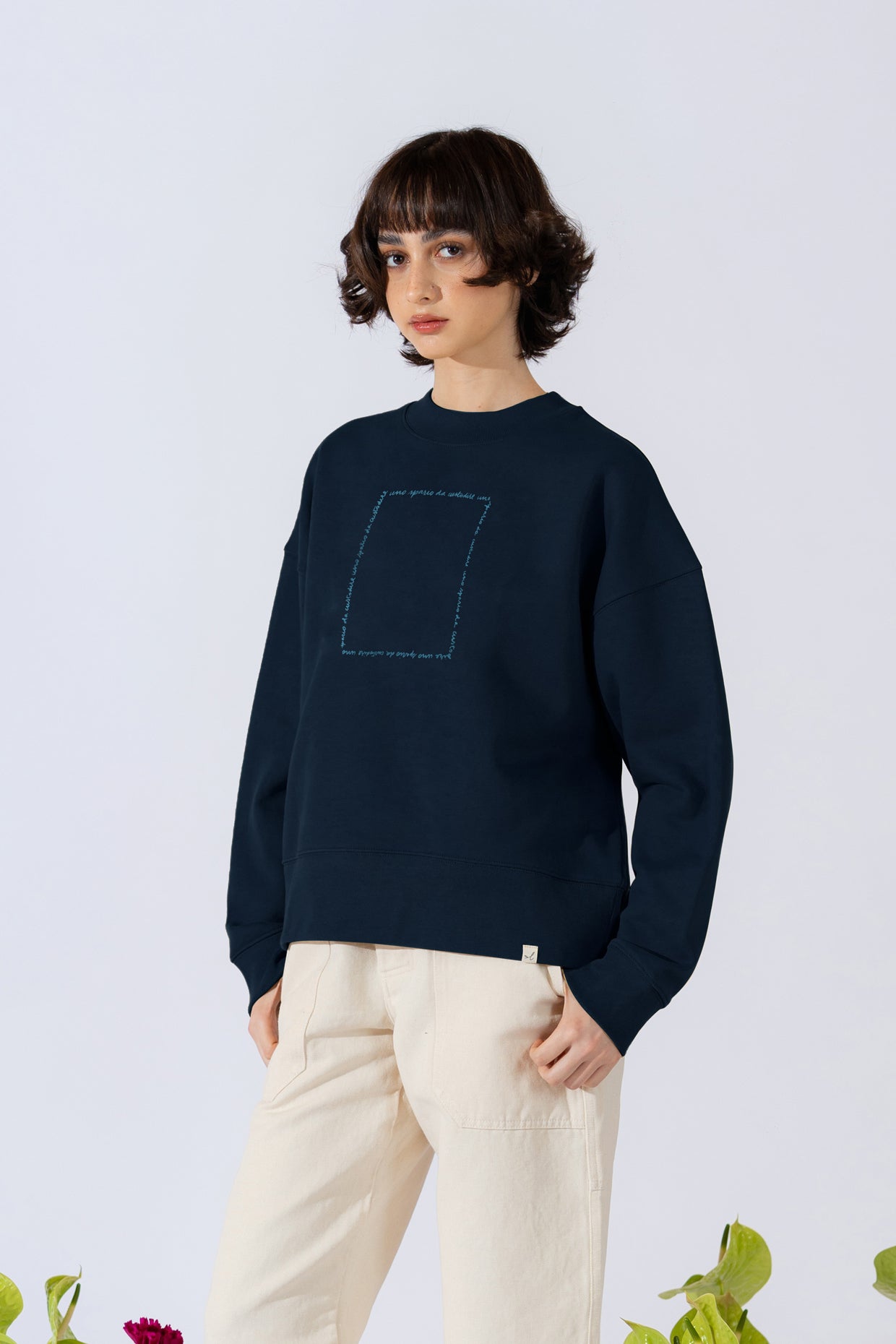 Sweatshirt mit Rundhalsausschnitt „Uno spazio da custodire” (Ein Ort zum Bewahren) – Bio-Baumwolle – Marineblau