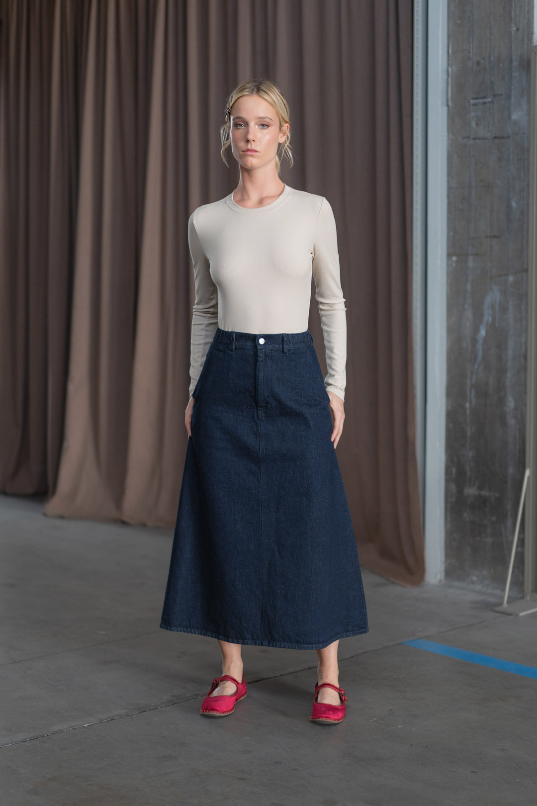 Gonna In Denim A Vita Alta Con Spacco Anteriore, Lunghezza Midi, Svasata, In Morbido Cotone 70% Poliestere 30%, Look Vintage