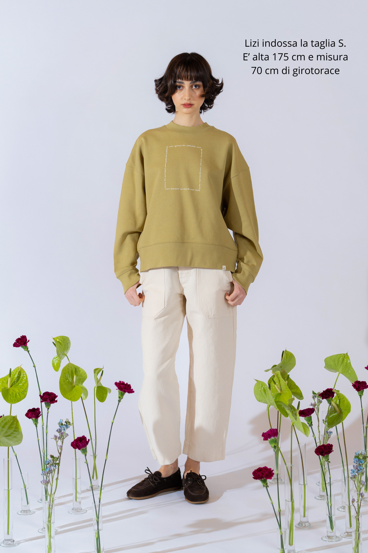 Sweatshirt mit Rundhalsausschnitt „Uno spazio da custodire” (Ein Ort zum Bewahren) – Bio-Baumwolle – Hellolivgrün