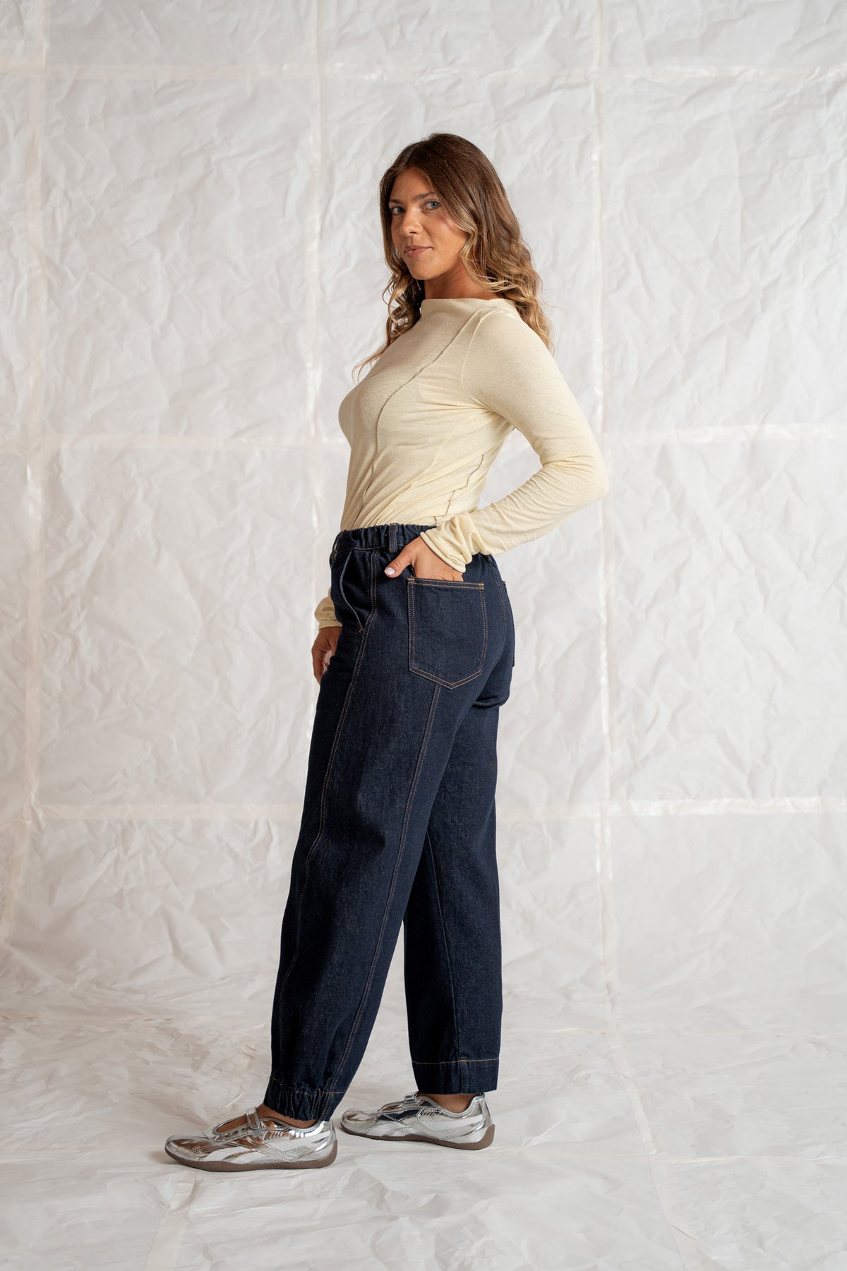 Selene Jeans in Recycled Cotton with Elastic Waistband - Indigo Blue