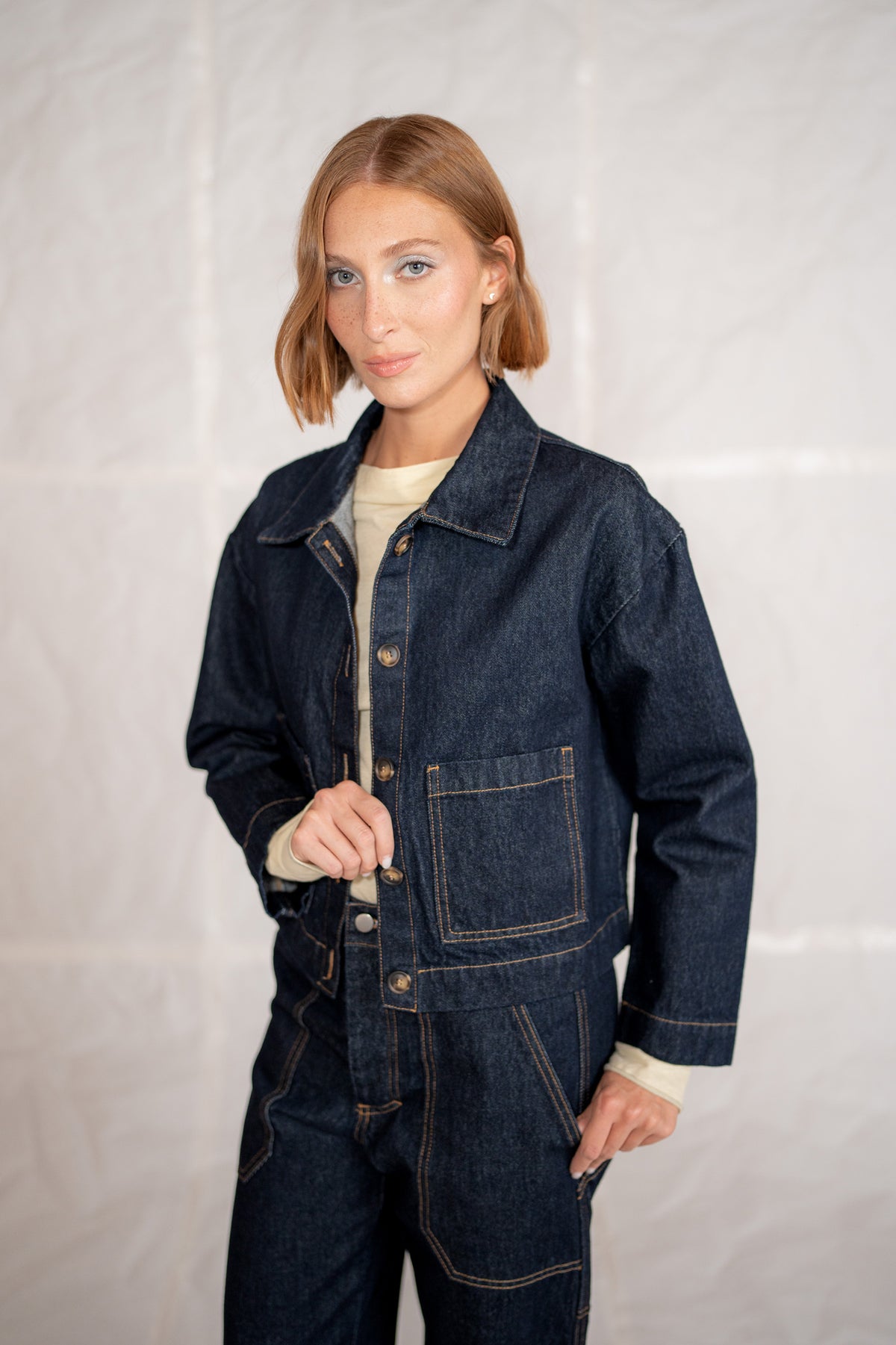 Overshirt Jeans Eva mit Kordelzug aus recycelter Baumwolle – Blau gewaschen