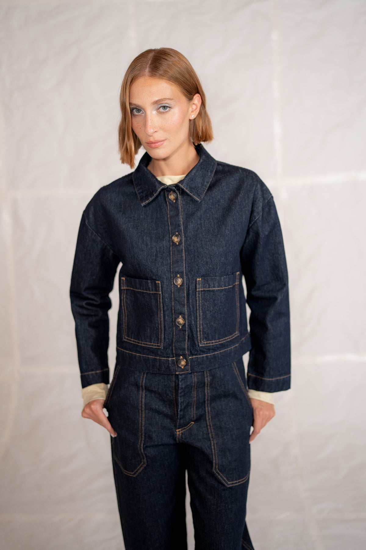 Overshirt Jeans Eva mit Kordelzug aus recycelter Baumwolle – Blau gewaschen