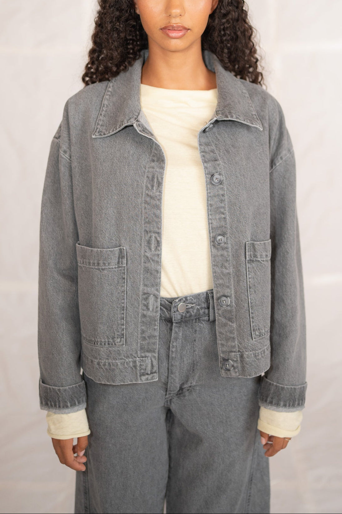 Overshirt Jeans Eva mit Kordelzug aus recycelter Baumwolle – Blau gewaschen