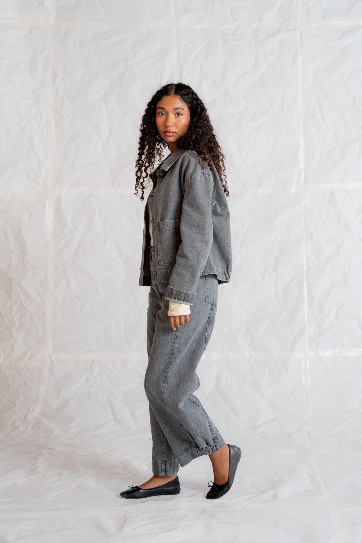 Overshirt Jeans Eva mit Kordelzug aus recycelter Baumwolle – Blau gewaschen