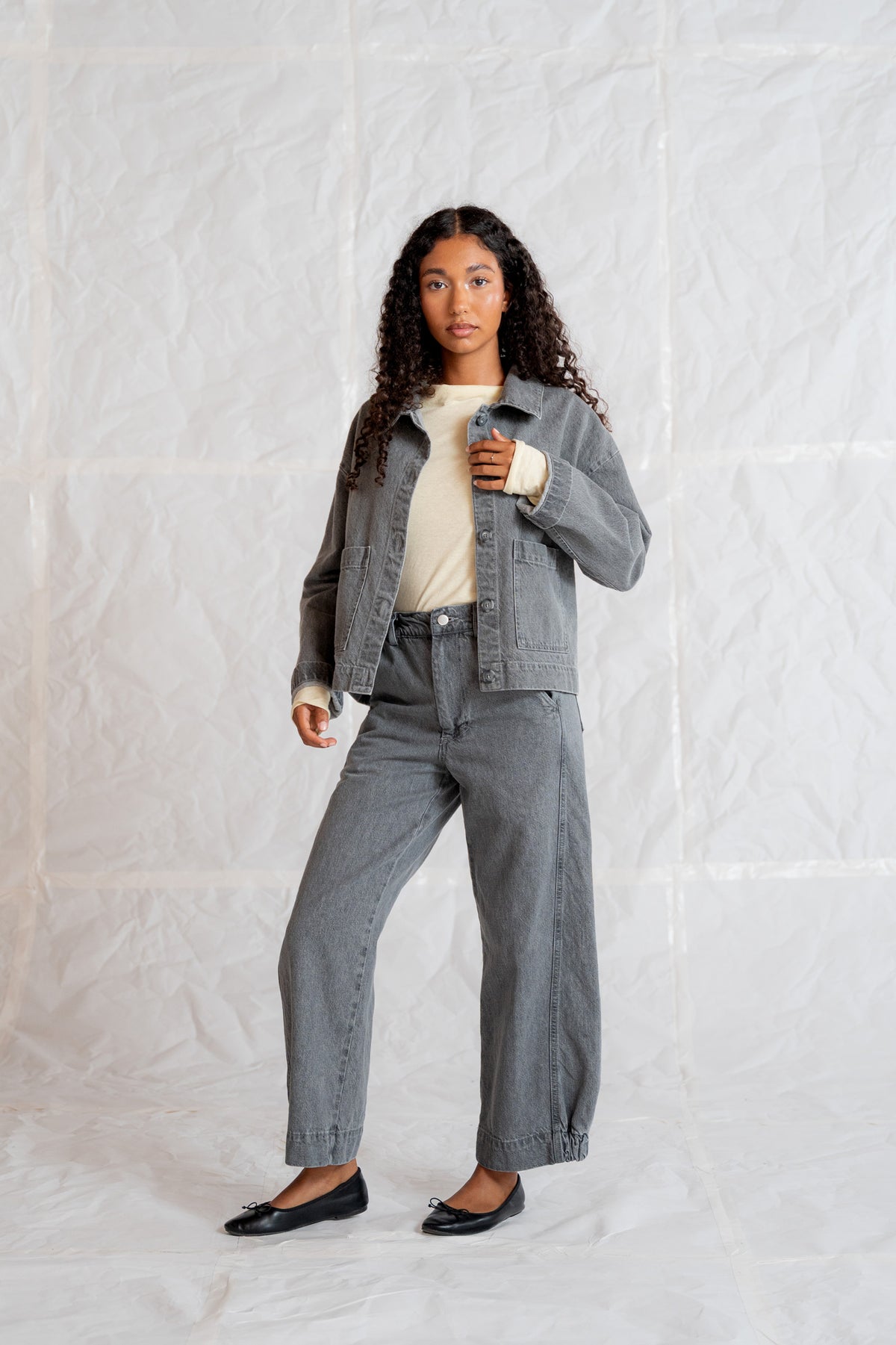Overshirt Jeans Eva mit Kordelzug aus recycelter Baumwolle – Blau gewaschen