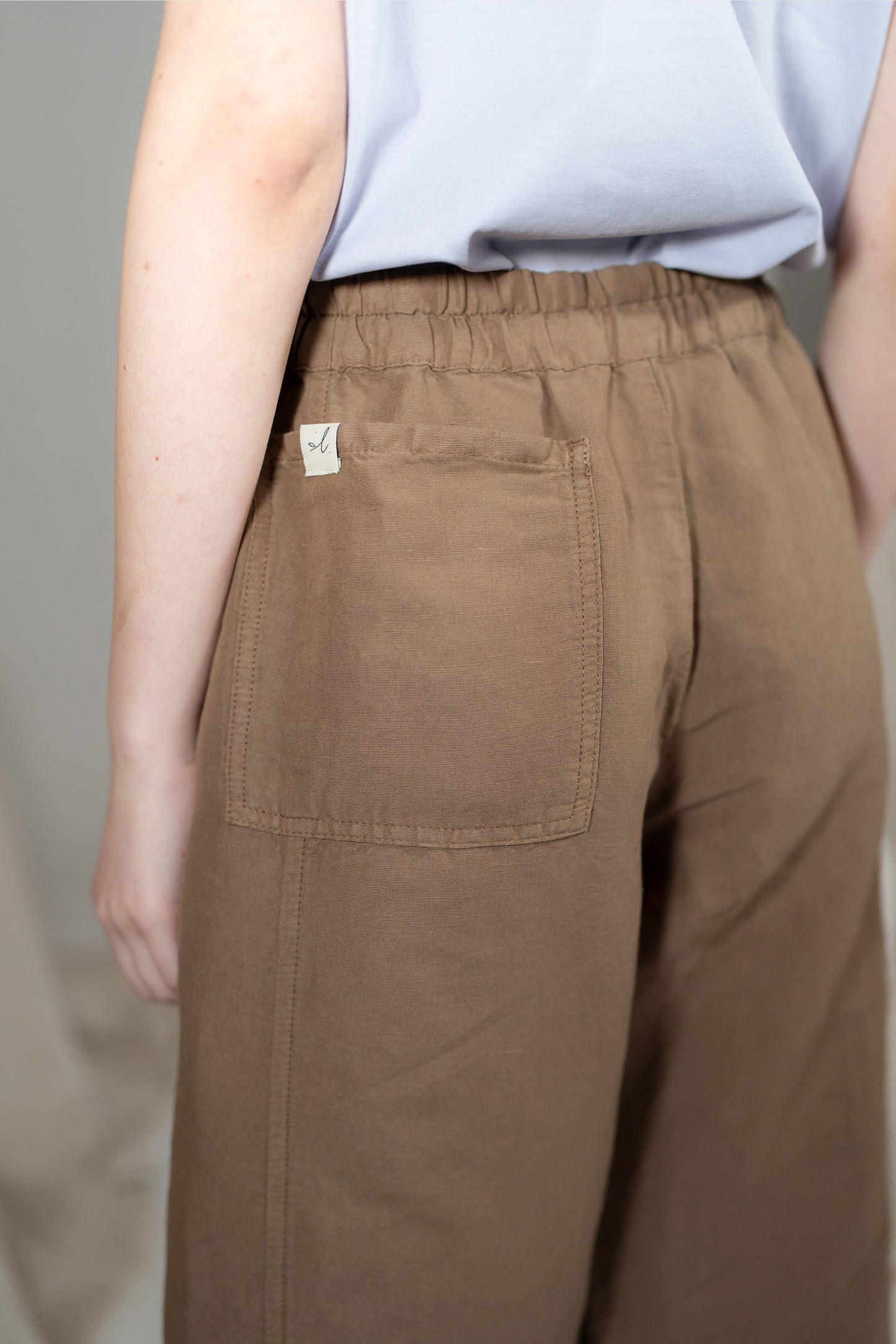 Pantaloni Levante in canapa cotone con elastico in vita e coulisse - Marrone