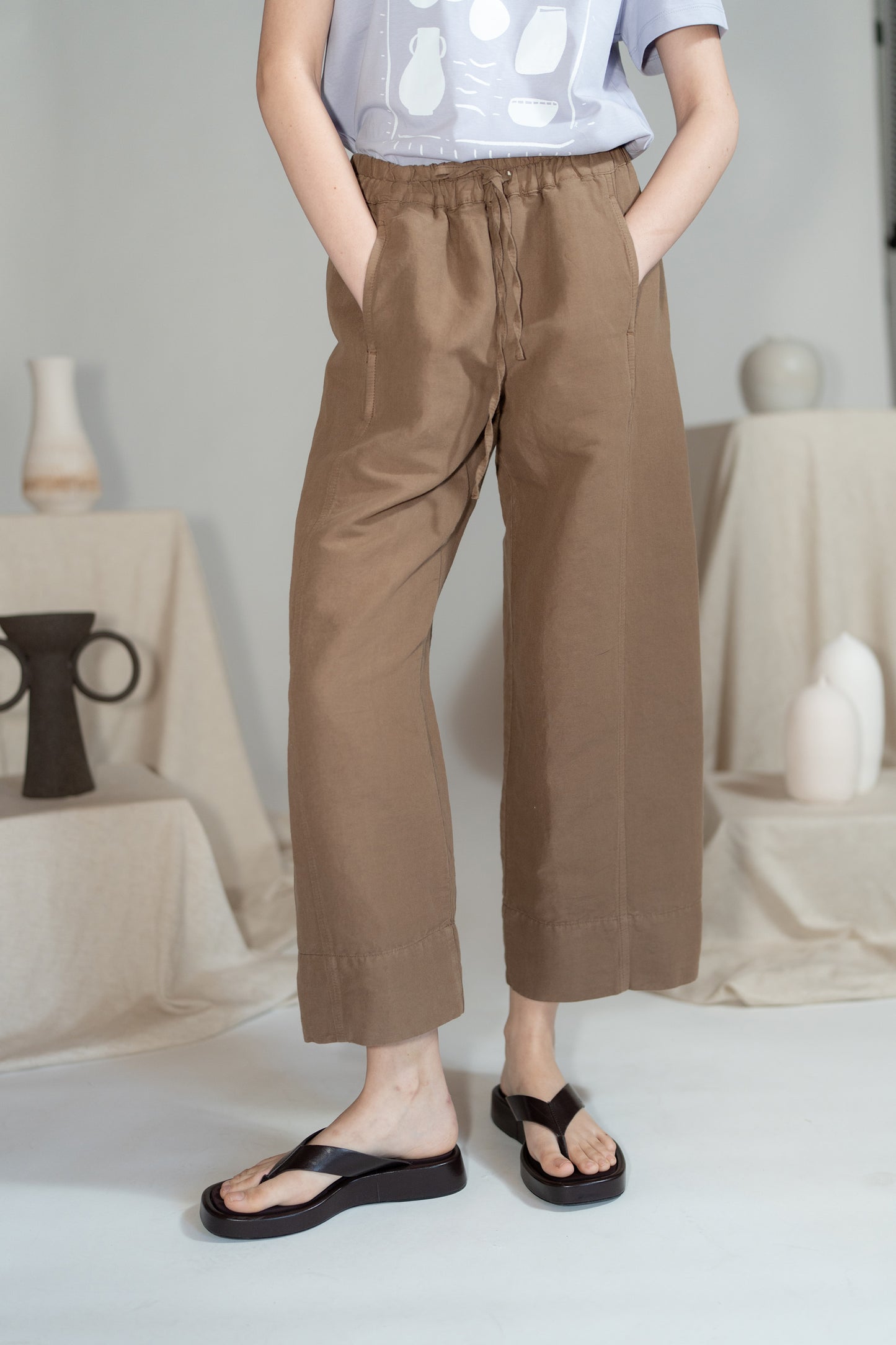 Pantaloni Levante in canapa cotone con elastico in vita e coulisse - Marrone
