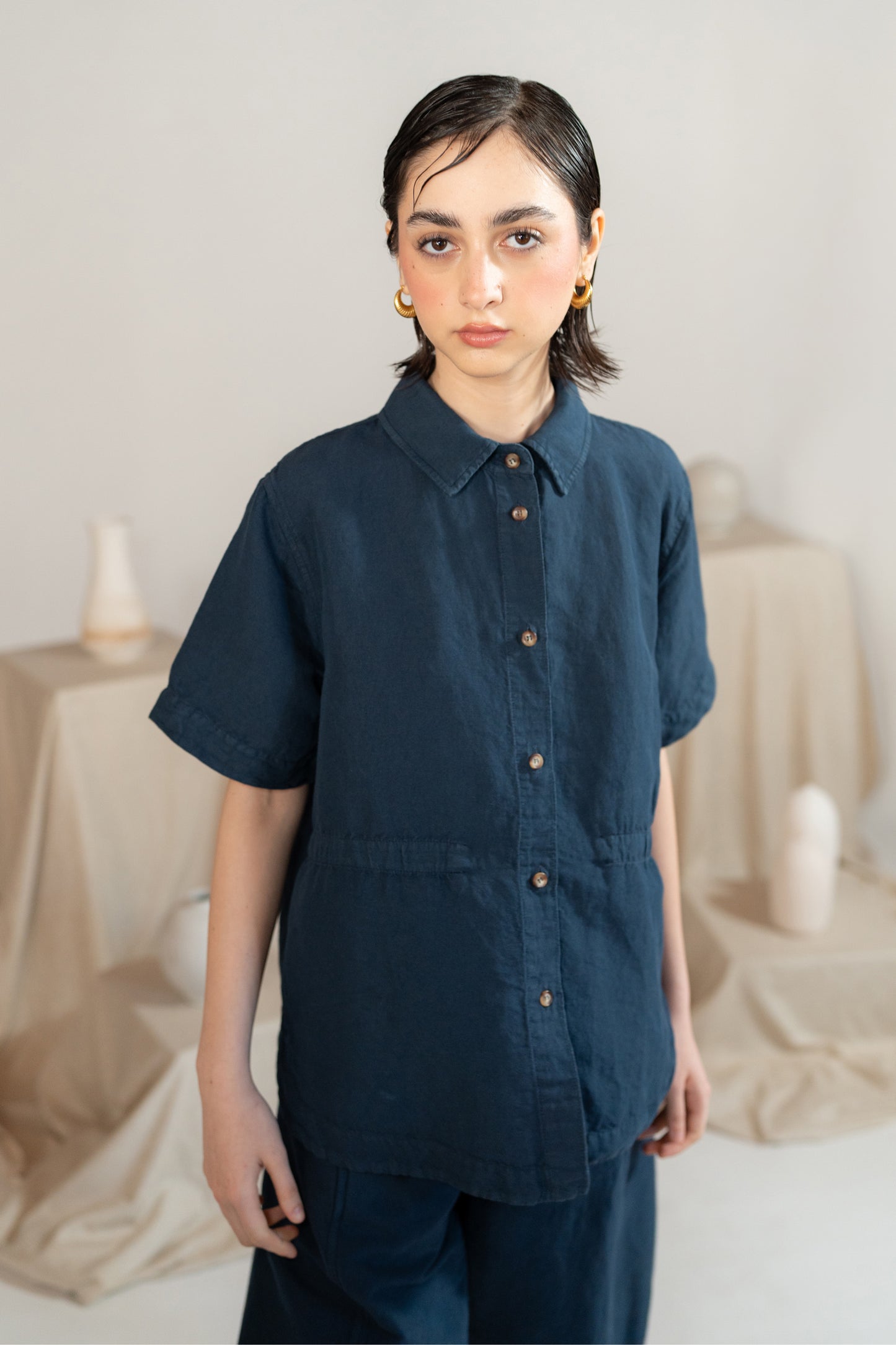 Overshirt Jeans Eva mit Kordelzug aus recycelter Baumwolle – Blau gewaschen