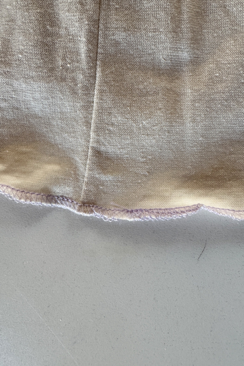 Langärmeliges Strickoberteil aus Hanfbaumwolle mit Kontrastnähten – Marineblau