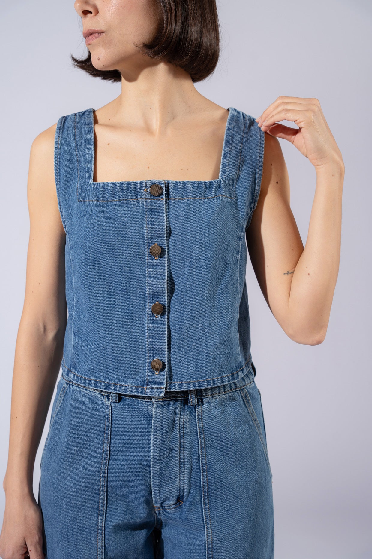 AKTIONSSET: Blaue, gewaschene Apollo-Jeans + blaues, gewaschenes Yoko-Top
