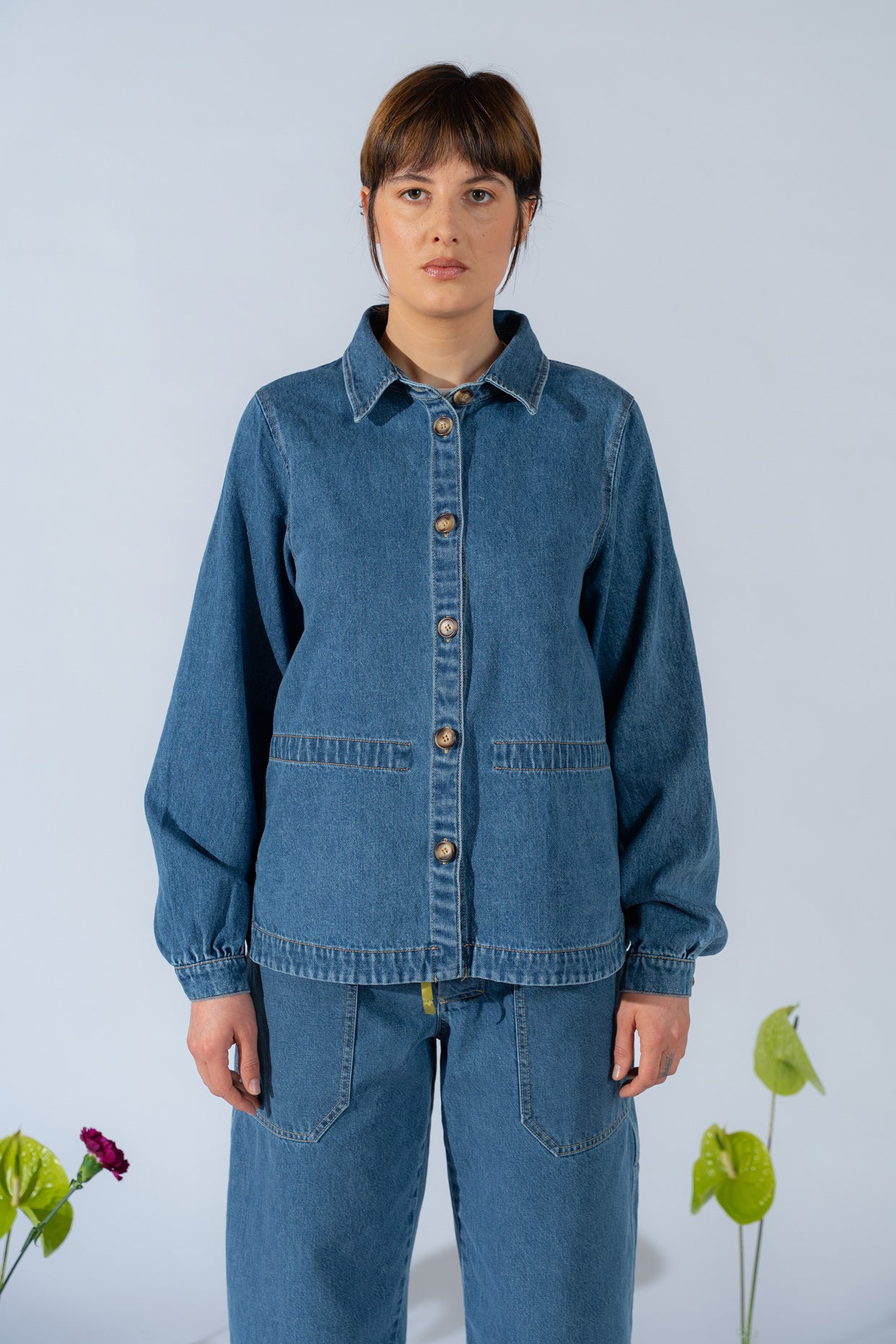 Overshirt Jeans Eva mit Kordelzug aus recycelter Baumwolle – Blau gewaschen