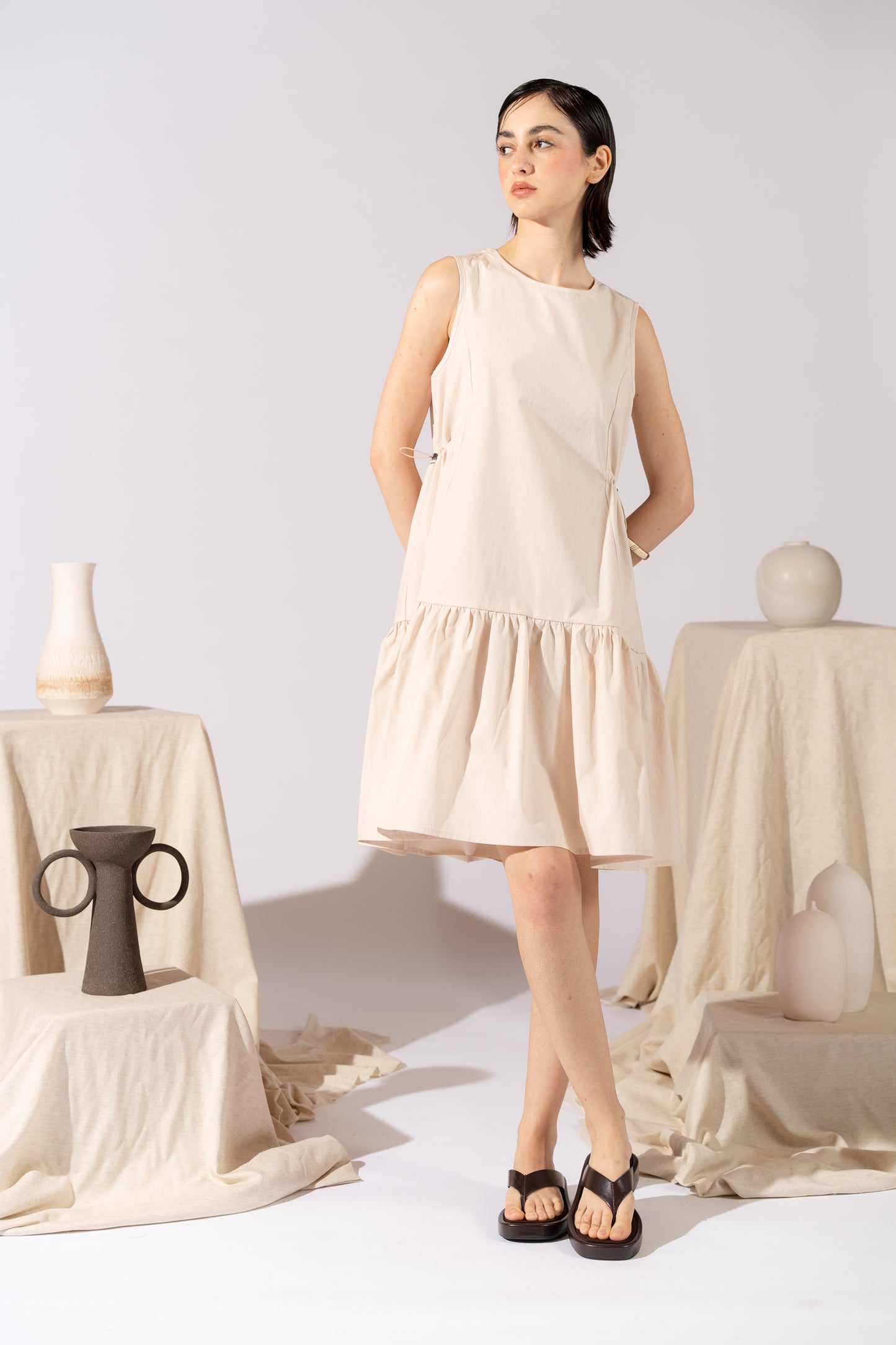 Vestito Dalia in cotone biologico con regolatori - Mandorla