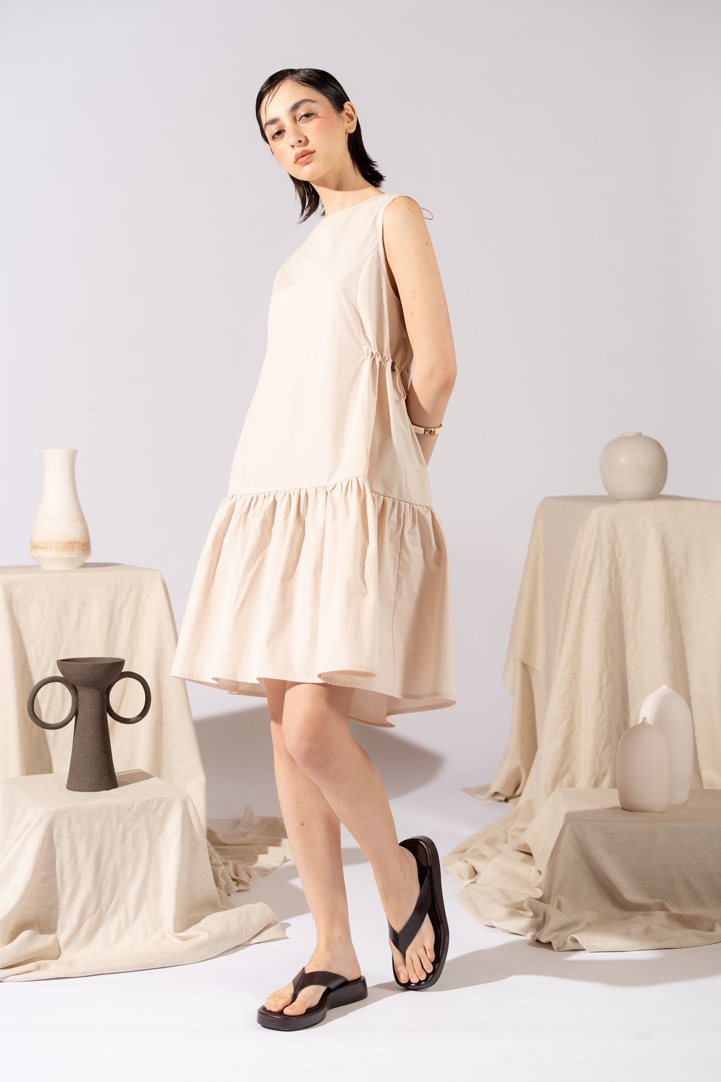 Vestito Dalia in cotone biologico con regolatori - Mandorla