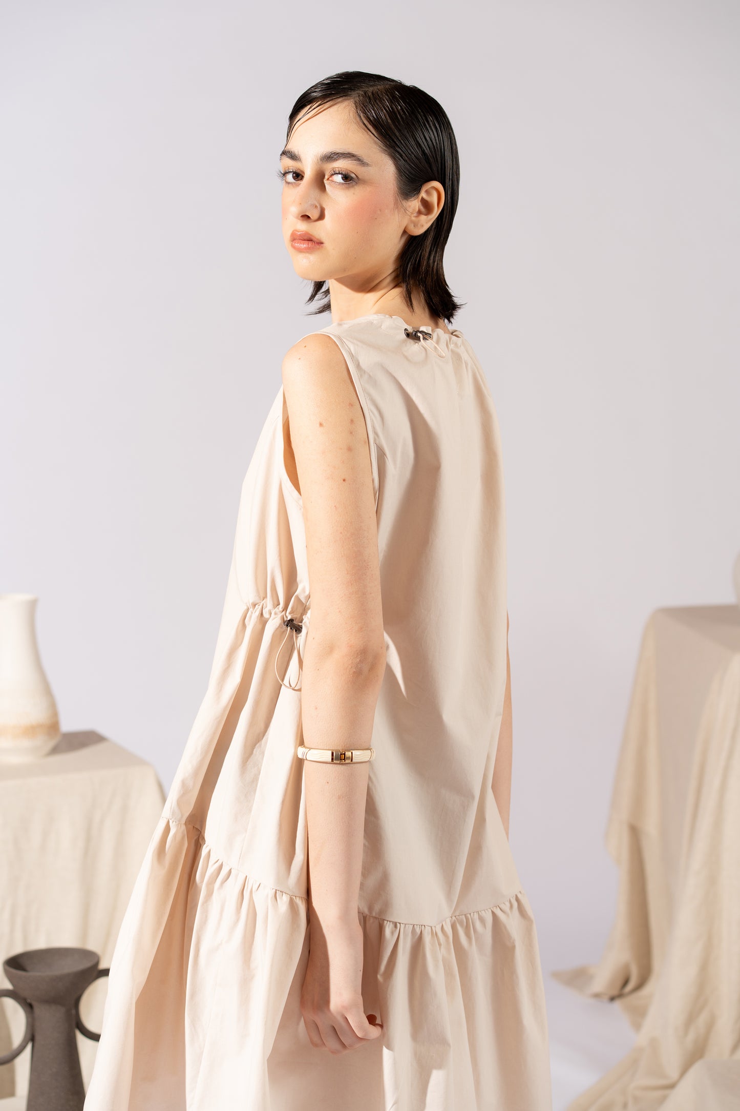 Vestito Dalia in cotone biologico con regolatori - Mandorla