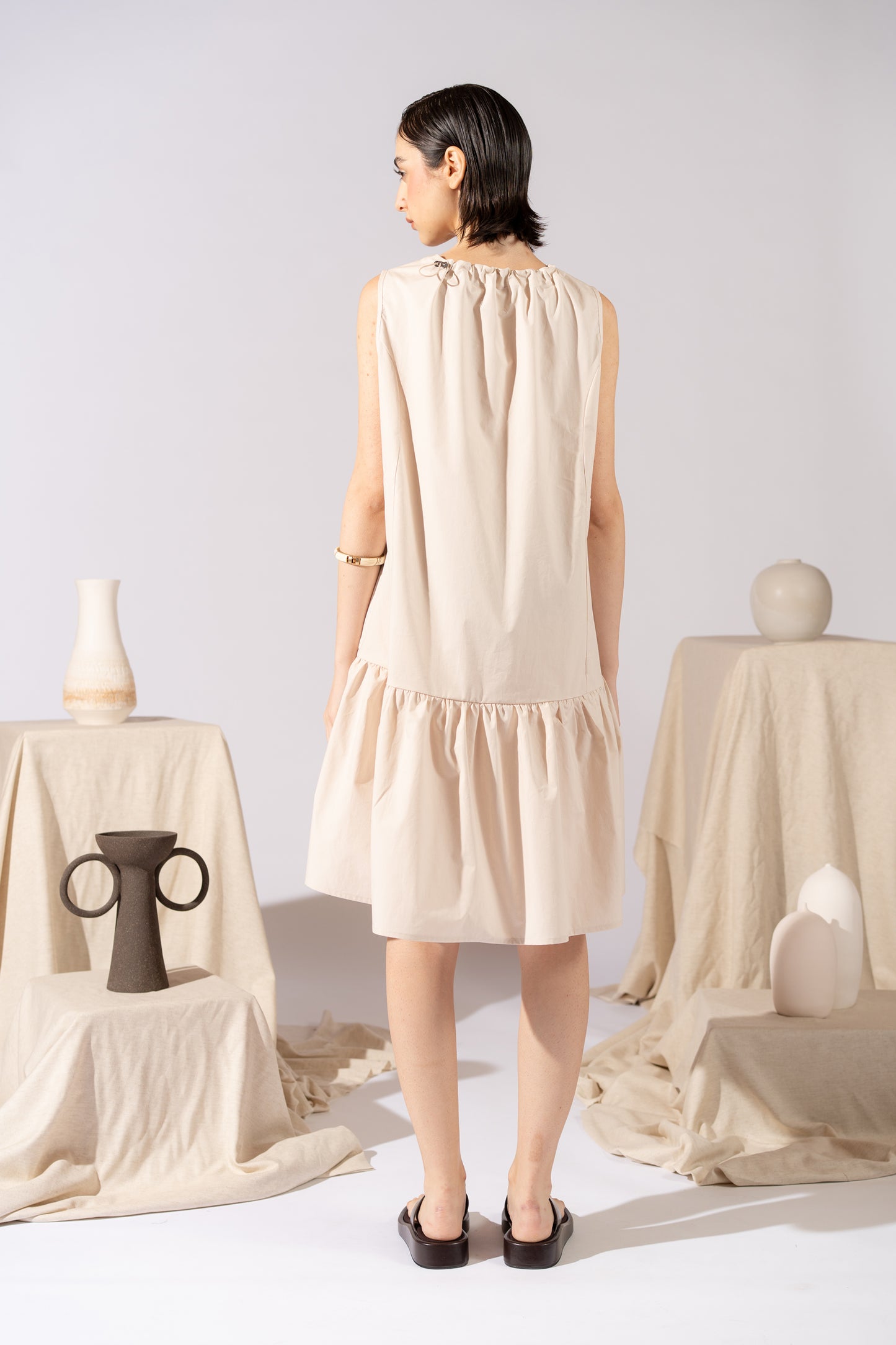 Vestito Dalia in cotone biologico con regolatori - Mandorla